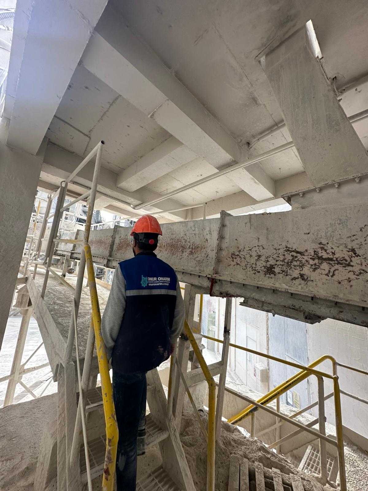 Havalı bant hattının farklı açıdan genel görünümü ve saha revizyon incelemesi