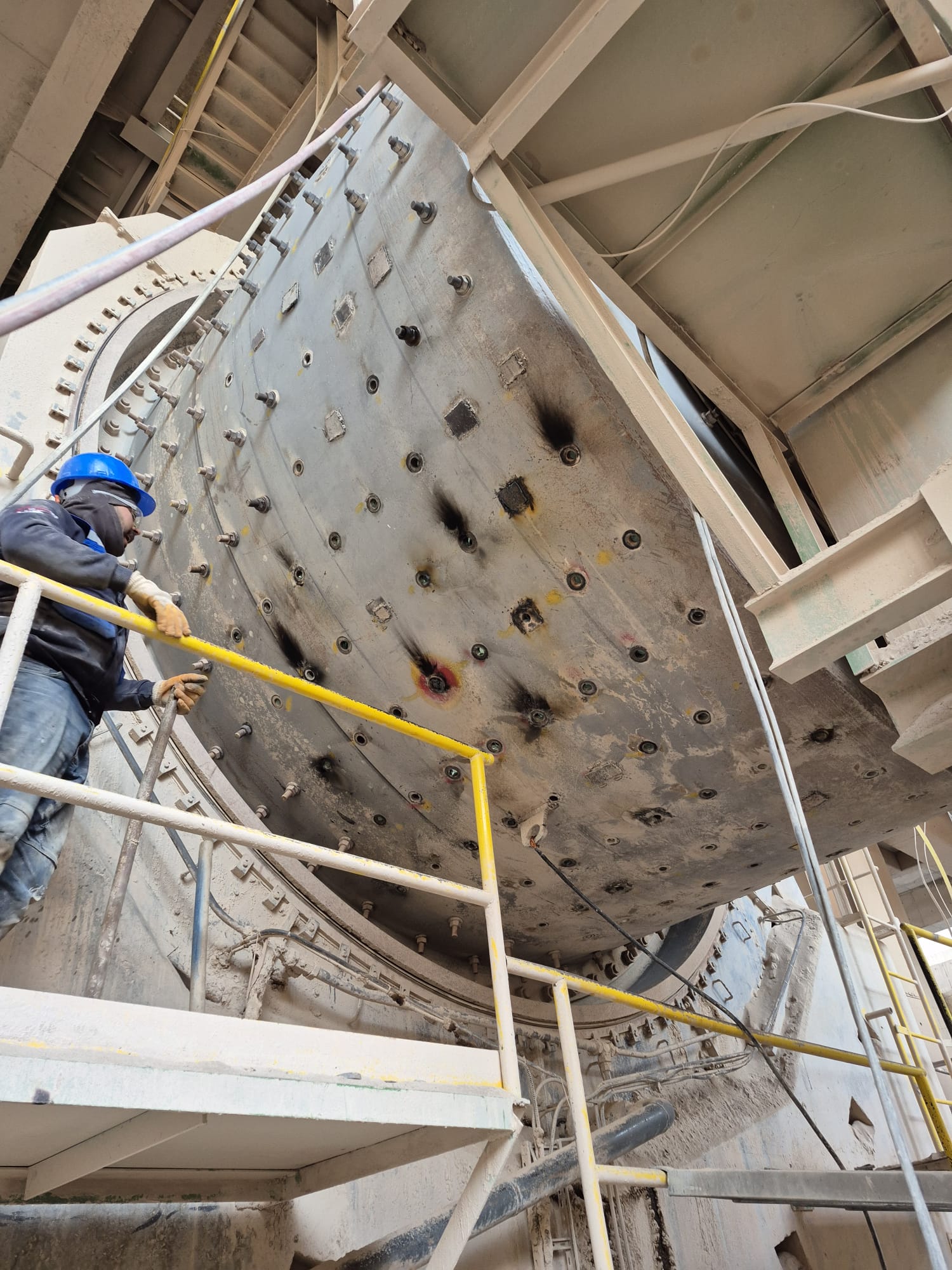 Roller pres elevatörü saha bakım çalışması – kilitleme ve etiketleme prosedürü uygulanmış durum